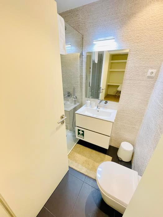 Sweet Apartments Downtown Вила-Нова-ди-Фамаликан Экстерьер фото